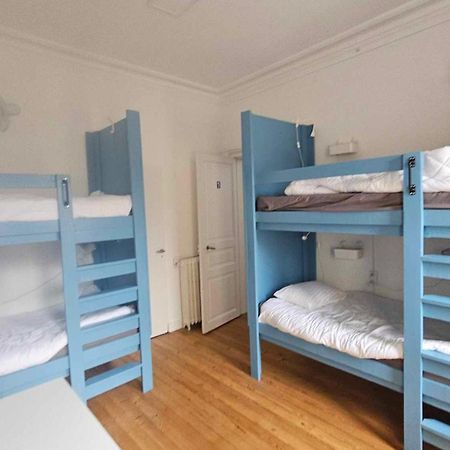 Bed In 6-Bed Mixed Dormitory Le Jardin Cafe ボルドー エクステリア 写真