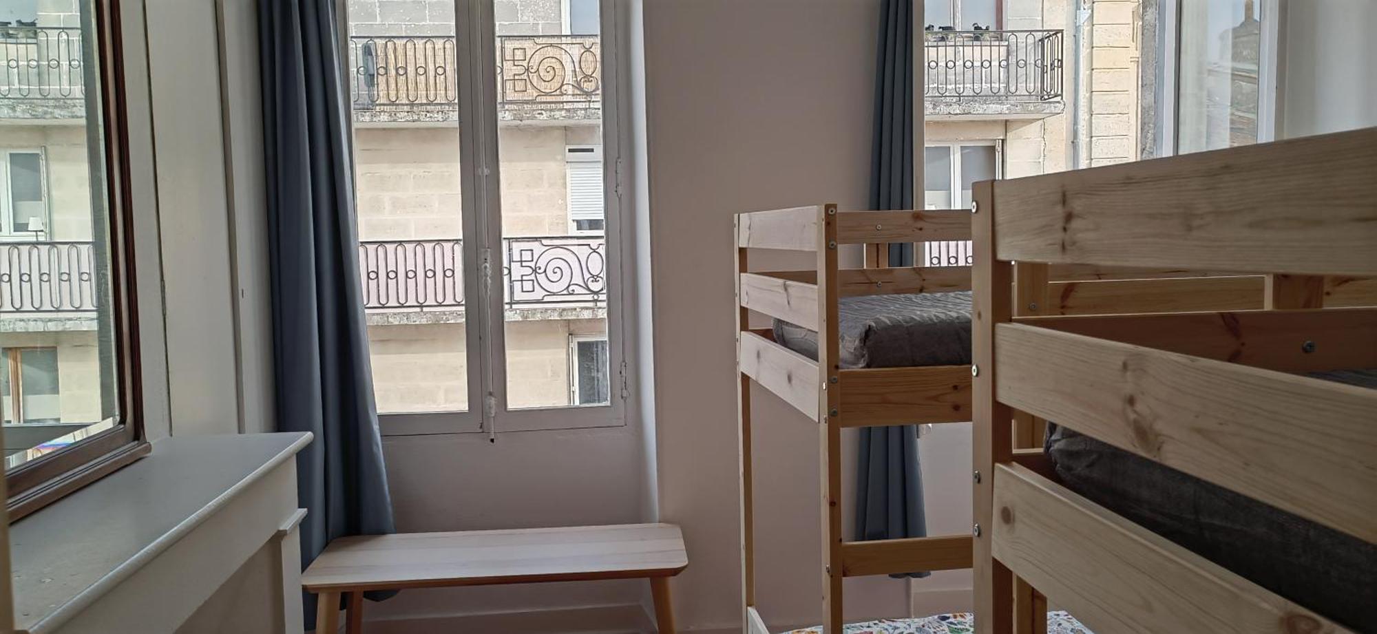 Bed In 6-Bed Mixed Dormitory Le Jardin Cafe ボルドー エクステリア 写真
