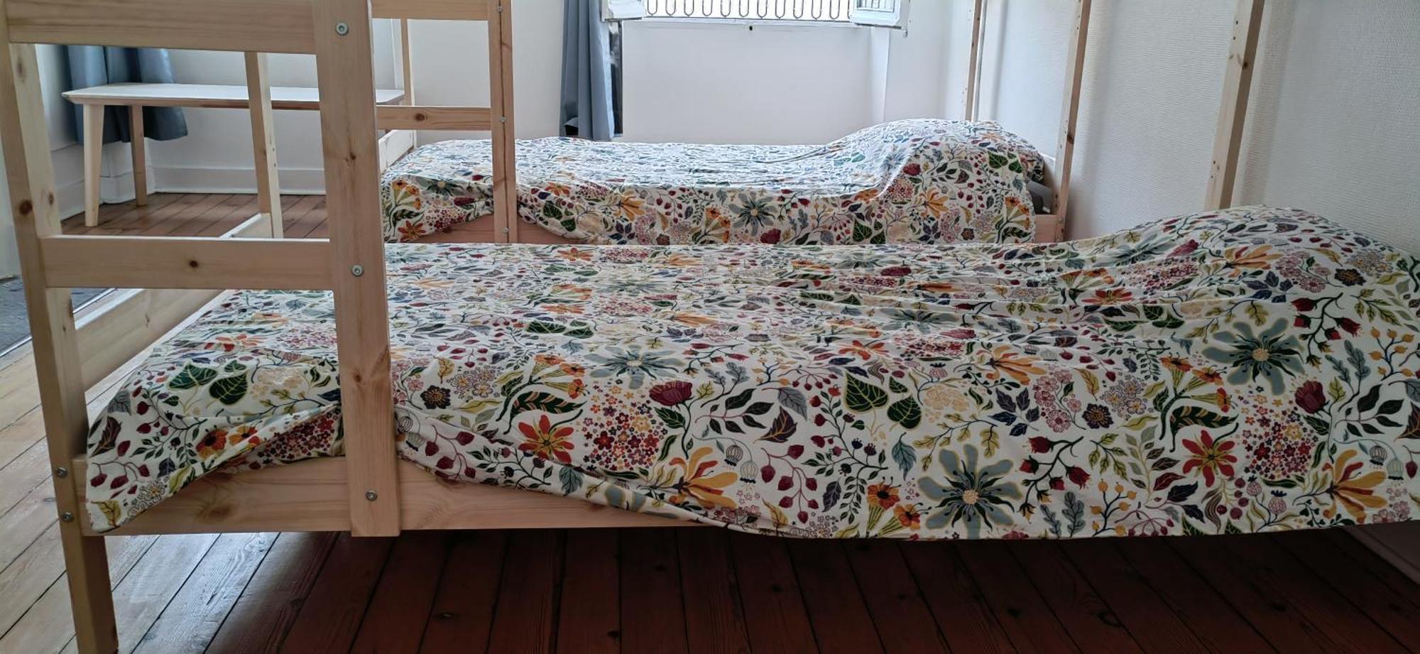 Bed In 6-Bed Mixed Dormitory Le Jardin Cafe ボルドー エクステリア 写真